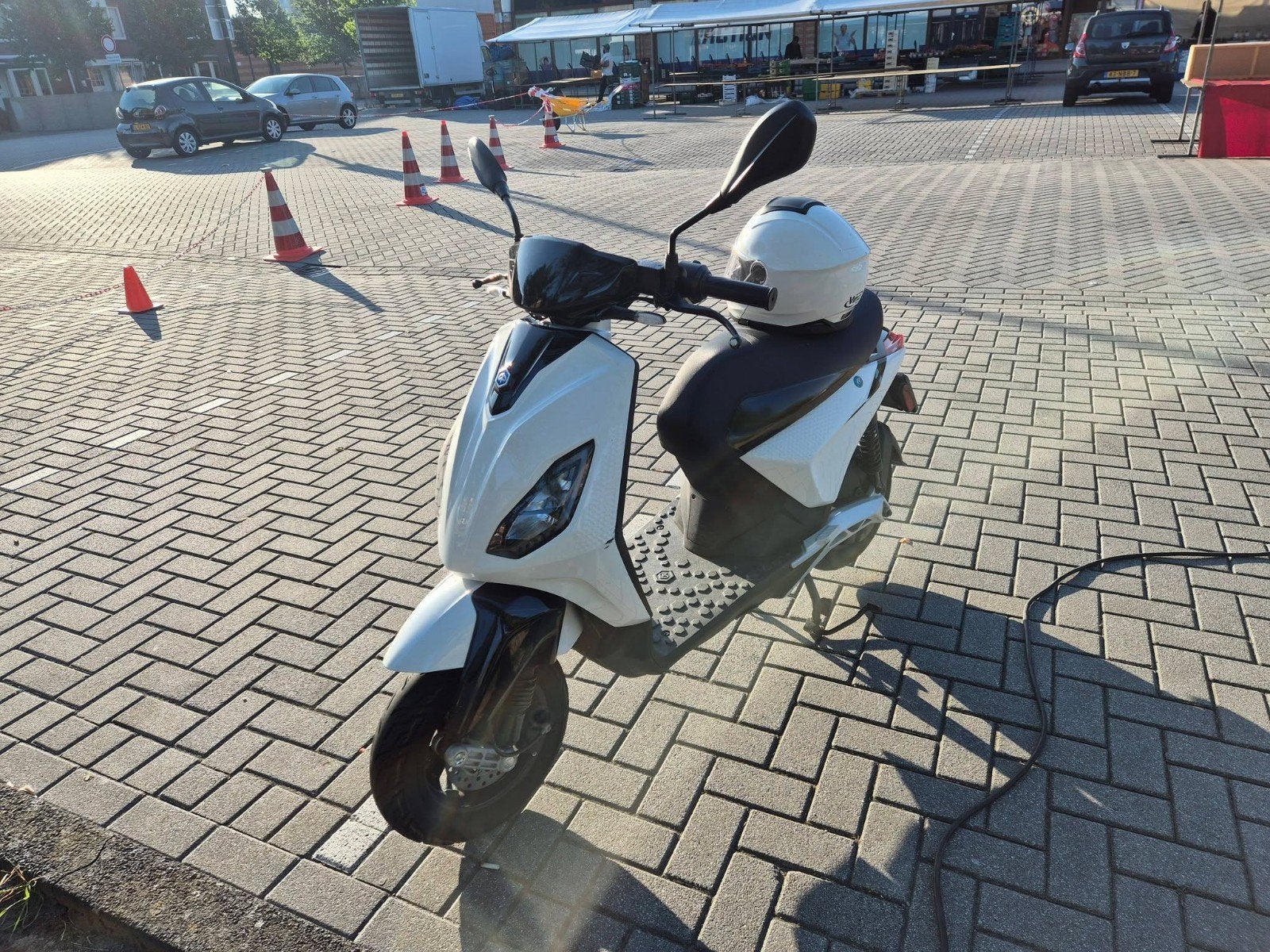 Piaggio scooter met weinig km., Ophalen, Overige modellen, Maximaal 45 km/u, Elektrisch