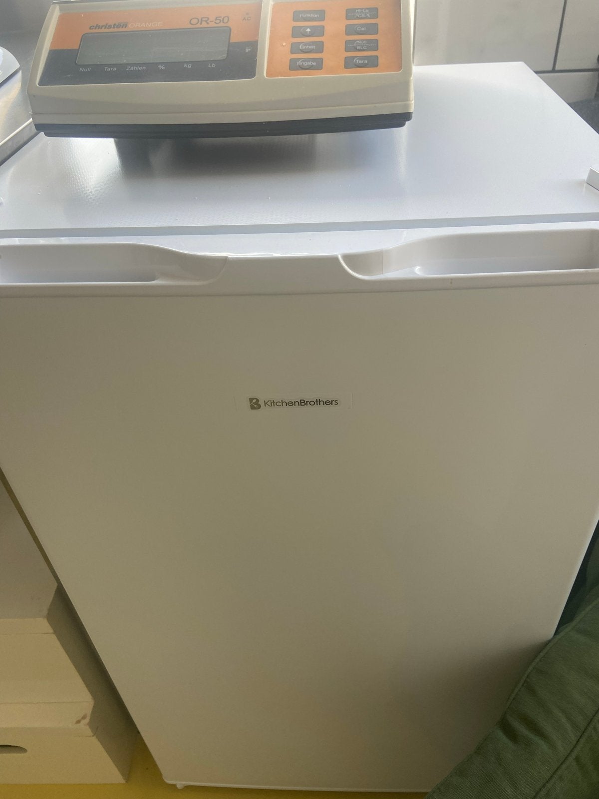 Tafelmodel koelkast KitchenBrothers, 75 tot 100 liter, 45 tot 60 cm, Ophalen, 85 tot 120 cm