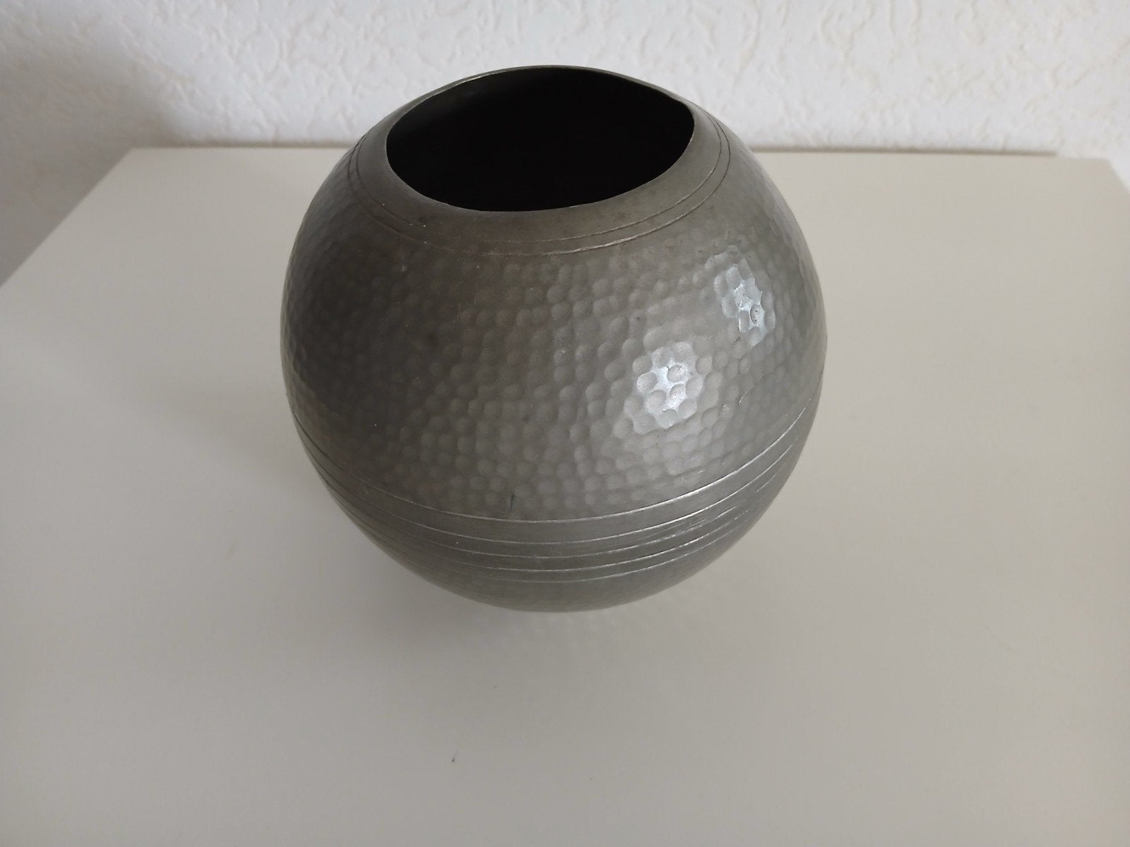 Art deco gehamerd tinnen vaas, Ophalen of Verzenden