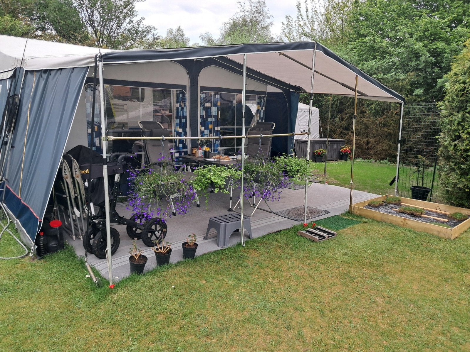Caravan met voort., luifel, inventaris, incl. Seizoenplaats, Rondzit, Particulier, Koelkast, Tot en met 4
