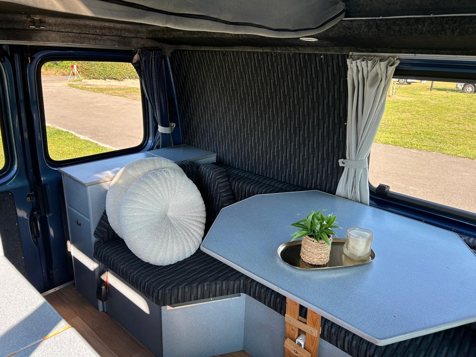 Foto 34 van Ford TRANSIT 80D ORINELE FABRIEKS BUSCAMPER 4 SLAAP PLAATSEN