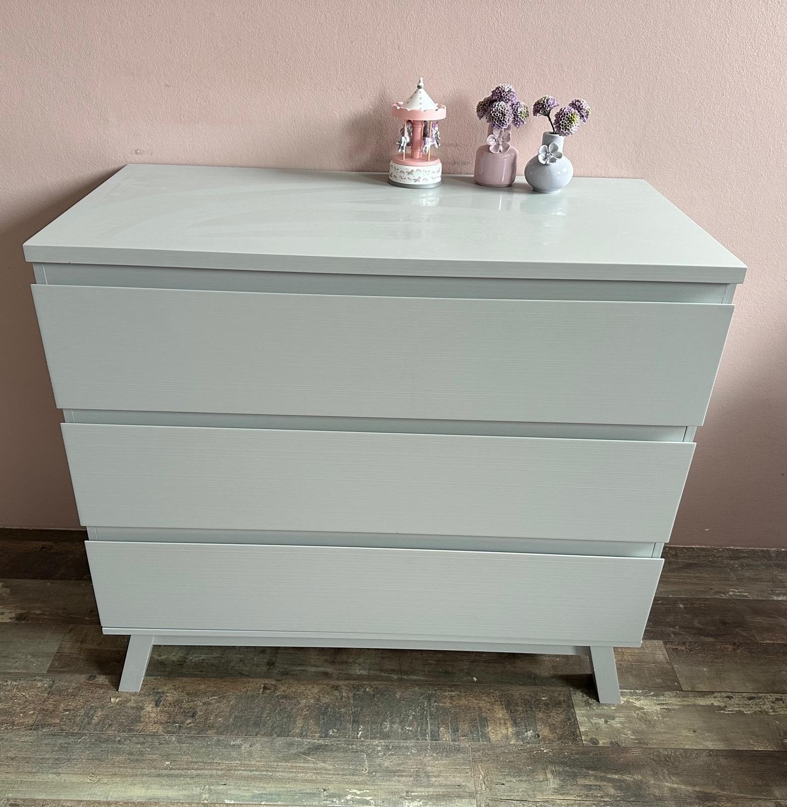TWF Babybedje met matras en commode in mat grijs, Kinderen en Baby's, Kinderkamer | Commodes en Kasten, Ophalen, 50 tot 70 cm