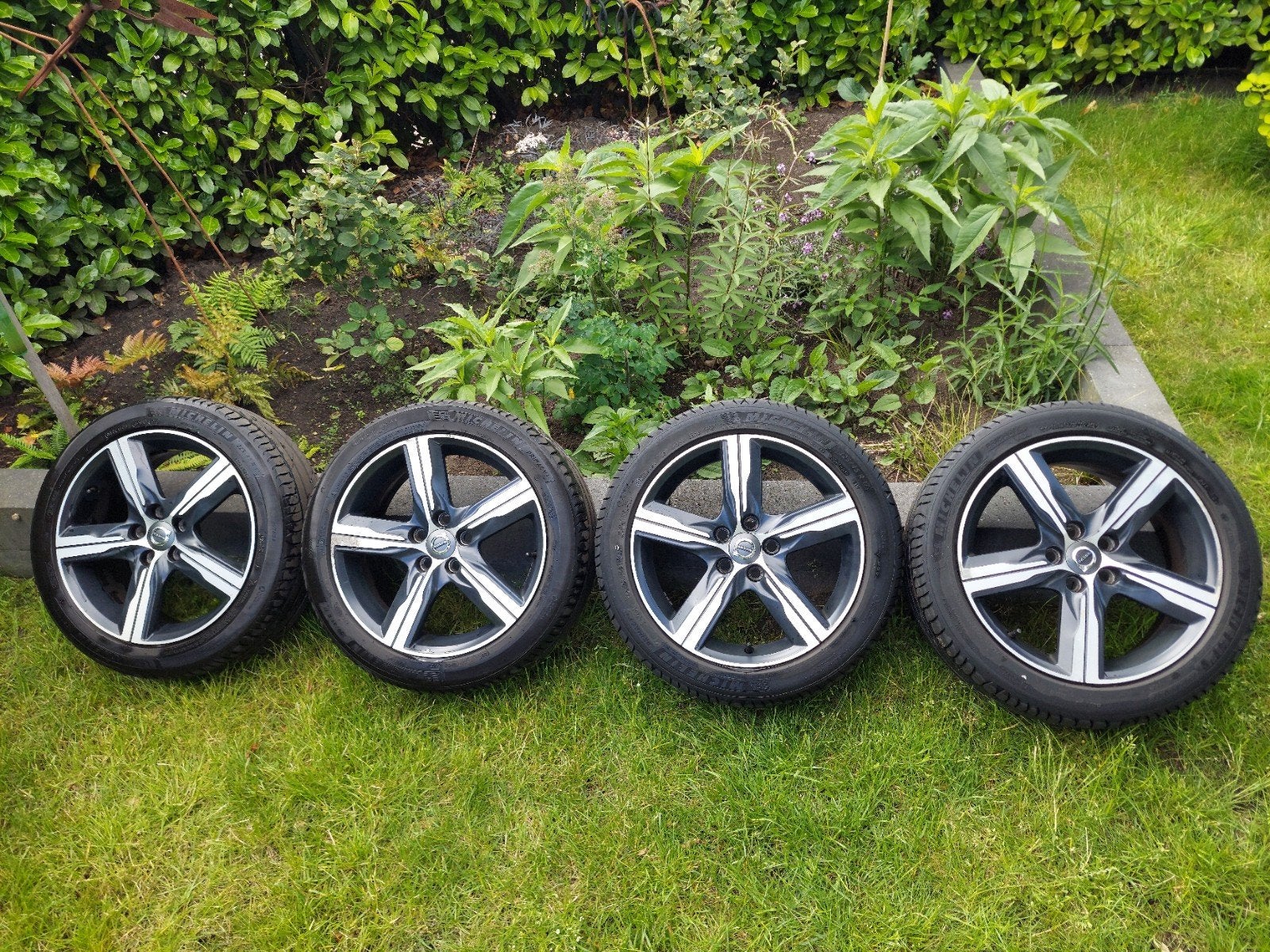 Velgen Volvo v40 Ixion 17 inch, Auto-onderdelen, Banden en Velgen, Ophalen, 17 inch, Zomerbanden, 225 mm