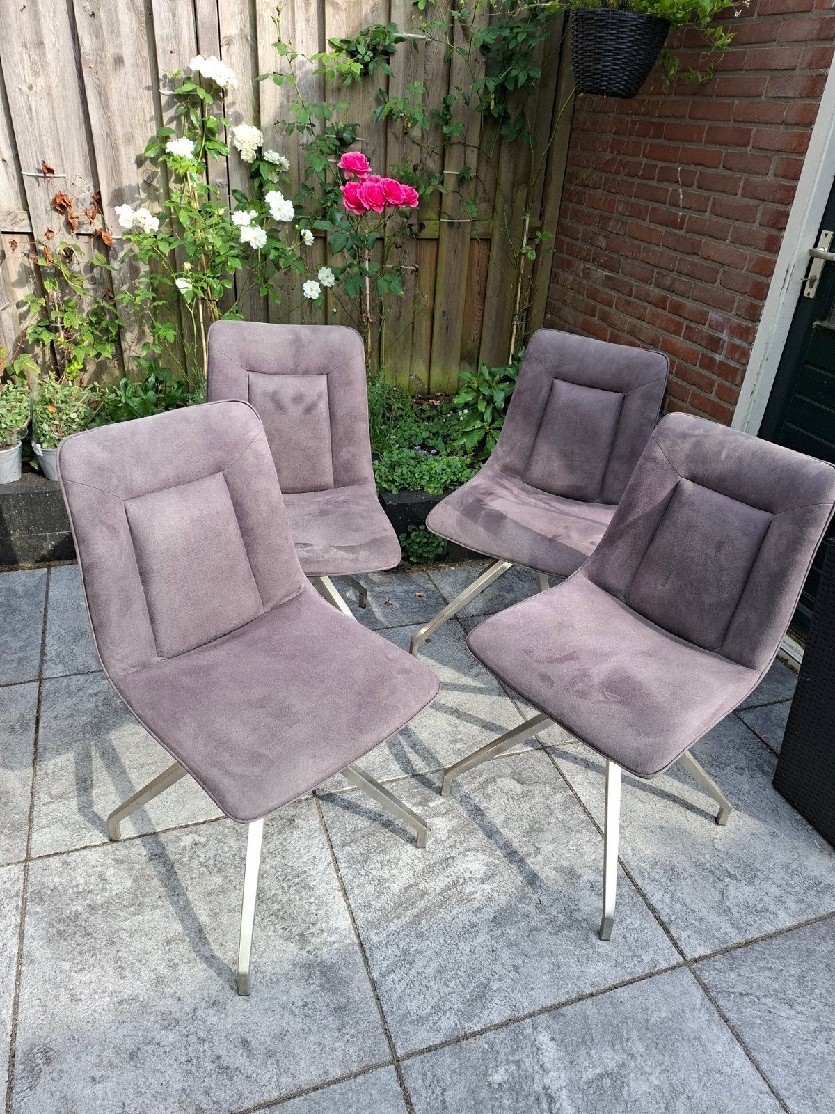 4 Nette antraciet kleurige eetkamerstoelen met rvs onderstel, Ophalen, Gebruikt, Grijs, Vier