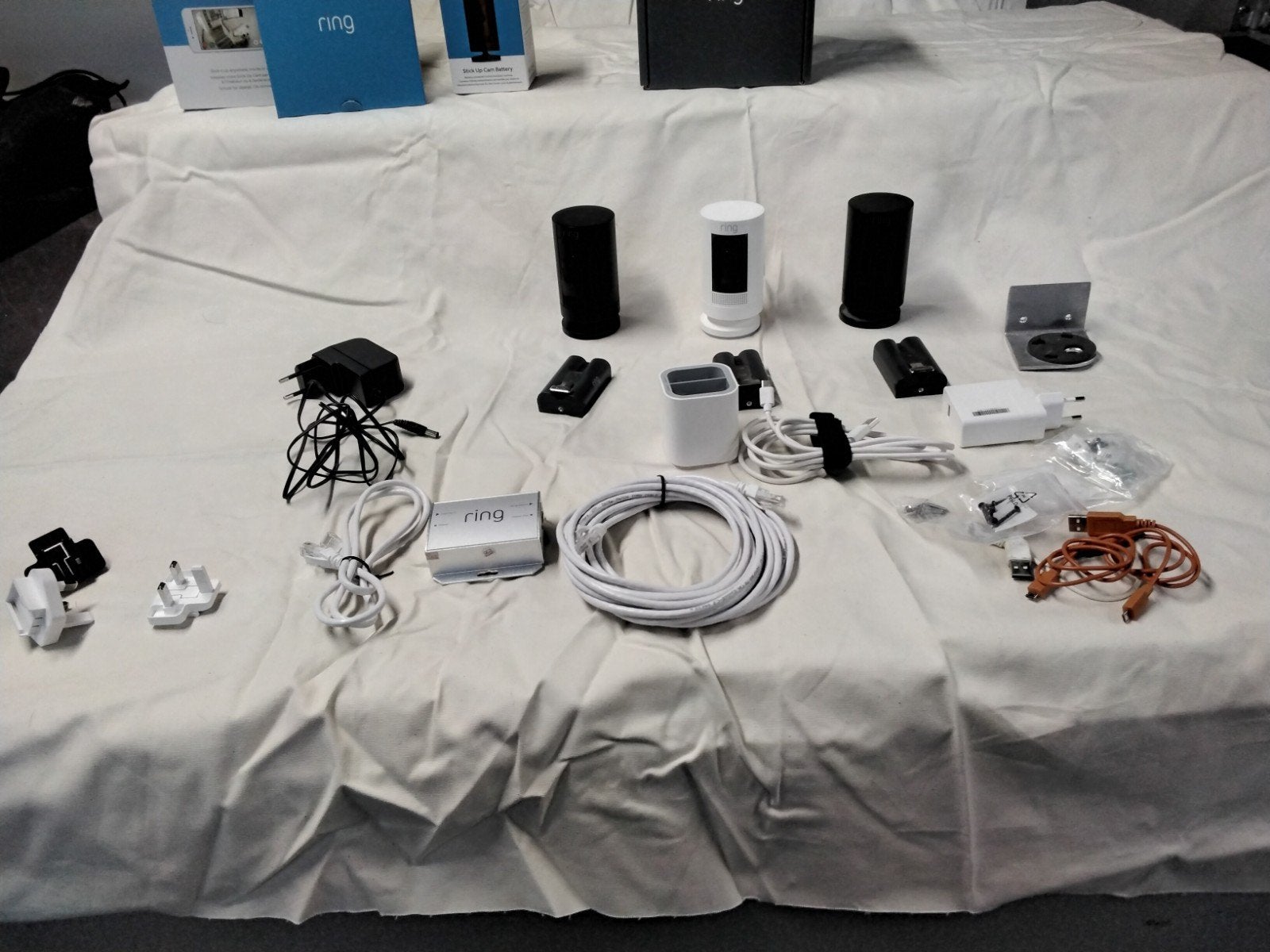 3 Ring camera's op batterijen met oplader en accessoires, Ophalen of Verzenden, Gebruikt, Binnencamera