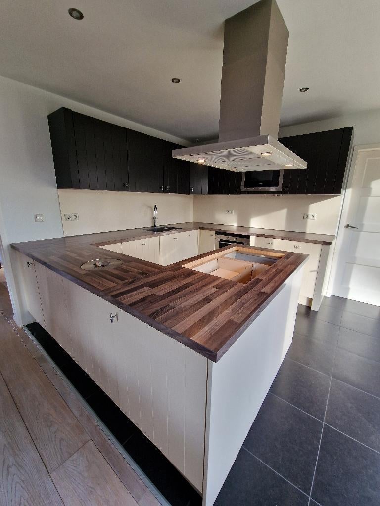 Moderne G-opstelling keuken in 2 kleuren - Gedemonteerd, Huis en Inrichting, Keuken | Complete keukens, Ophalen, Zo goed als nieuw
