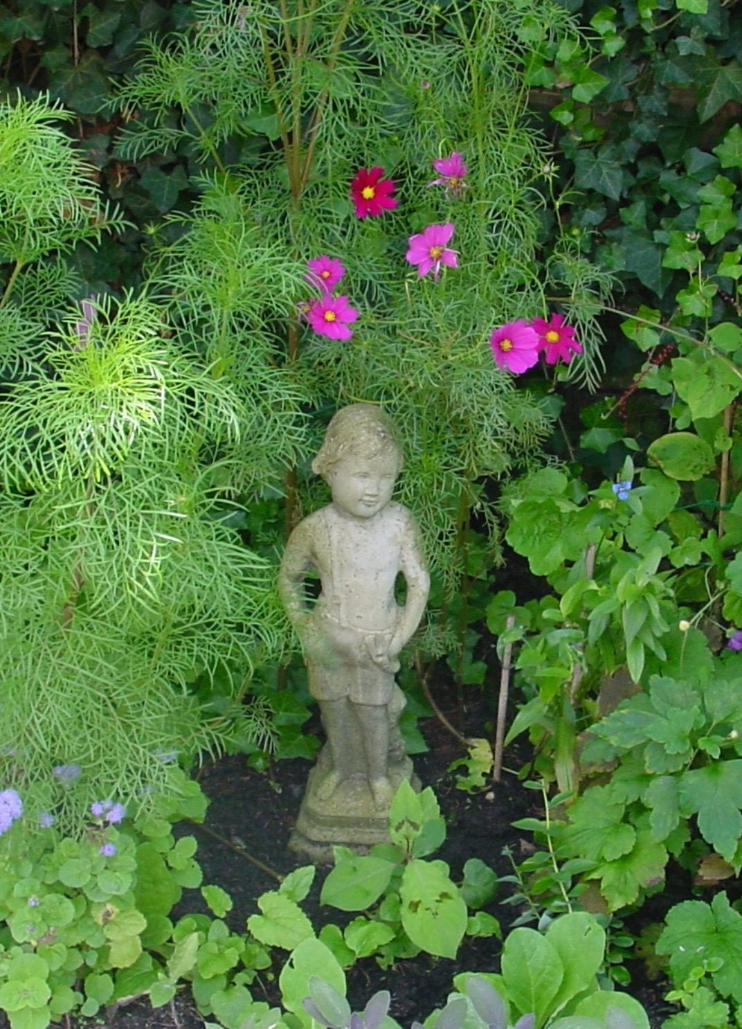 Leuk tuinbeeld met sokkel, Ophalen, Zo goed als nieuw