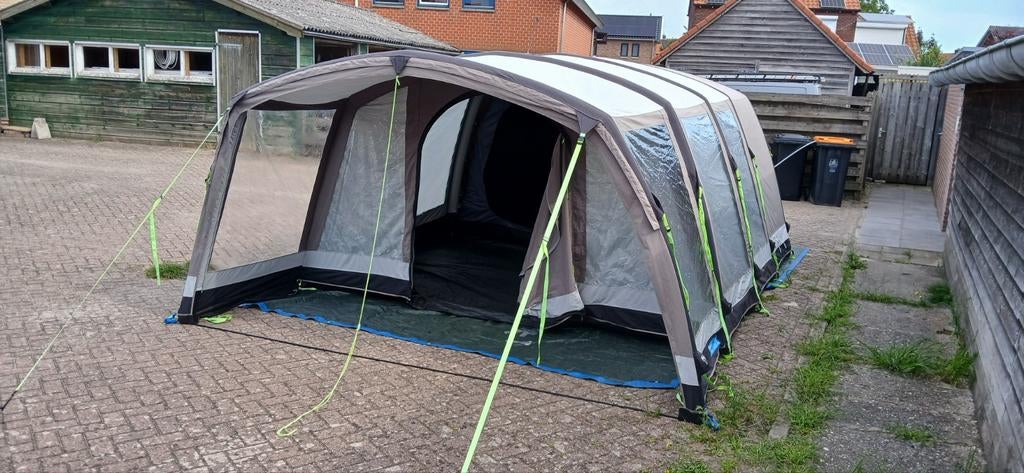 Te koop: Opblaasbare familie-tent Kampa Hayling air 6, Ophalen, Zo goed als nieuw, Tot en met 6
