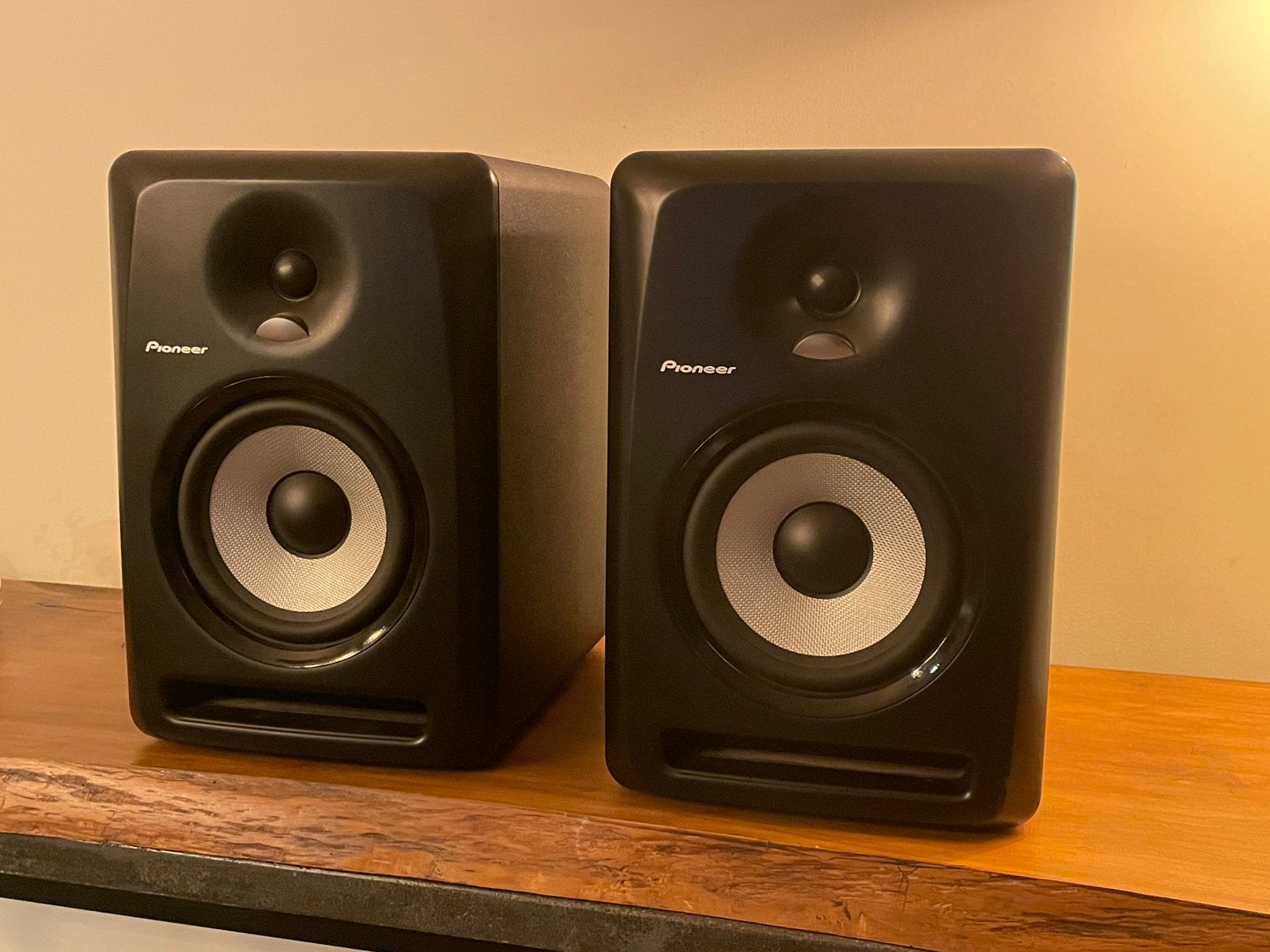 2 Pioneer S-DJ60X monitor speakers in nieuwstaat, Ophalen, Studiomonitor, Zo goed als nieuw, 60 tot 120 watt