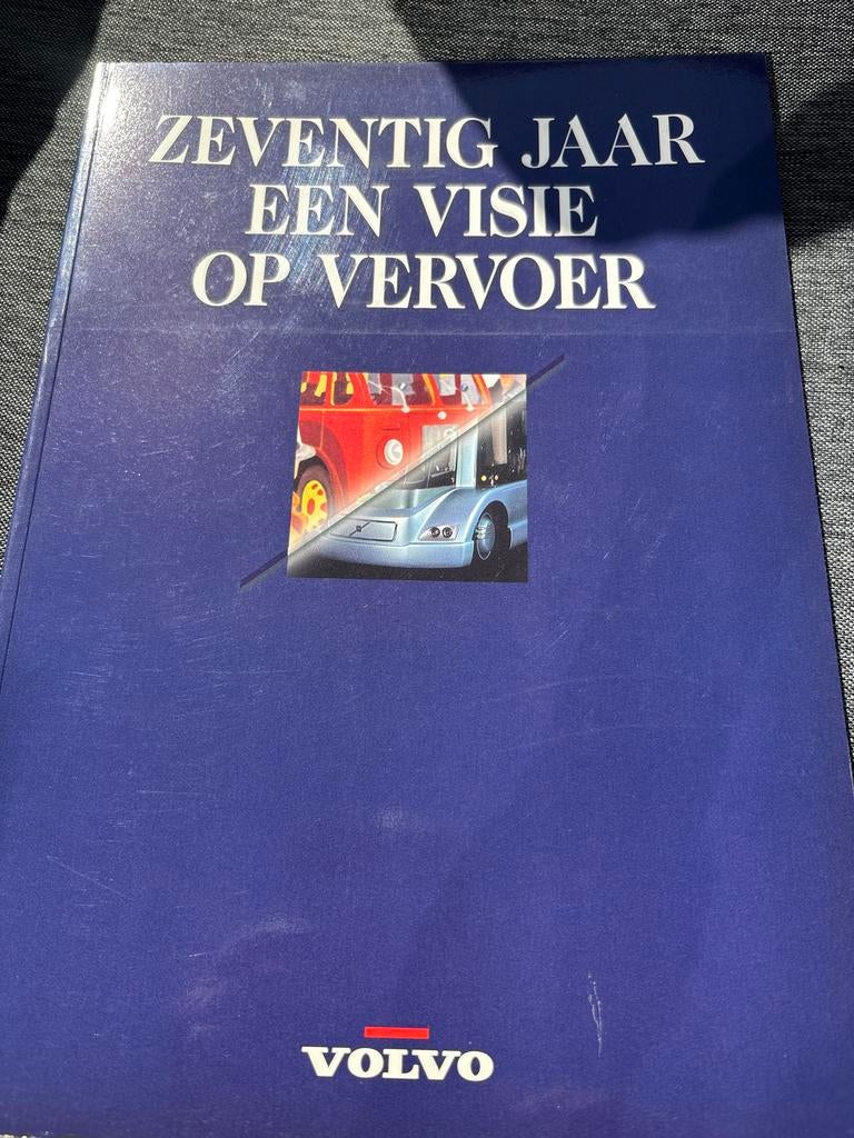Zeventig Jaar Een Visie Op Vervoer - Volvo Boek, Ophalen of Verzenden, Gelezen, Bus