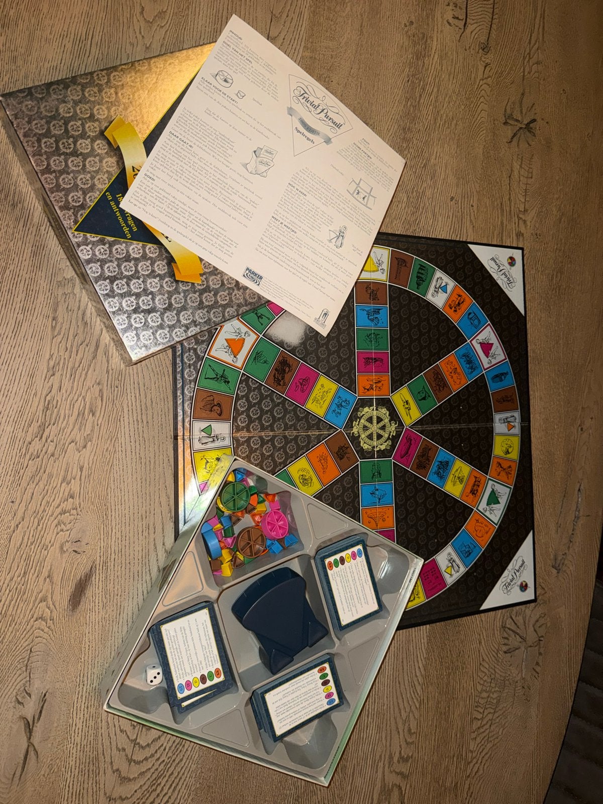 Trivial Pursuit 2000 Editie Bordspel, Drie of vier spelers, Ophalen of Verzenden, Zo goed als nieuw