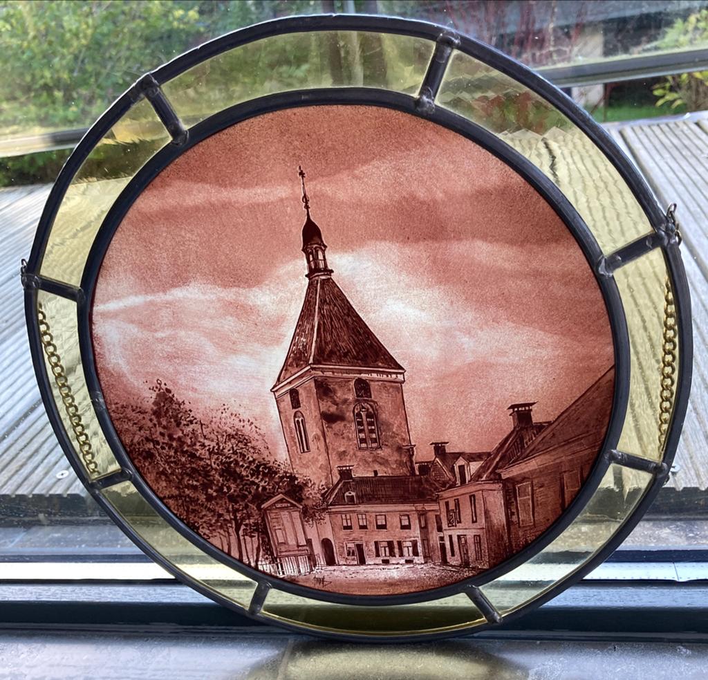 Glas-in-lood raamhanger met kerktafereel, Ophalen of Verzenden