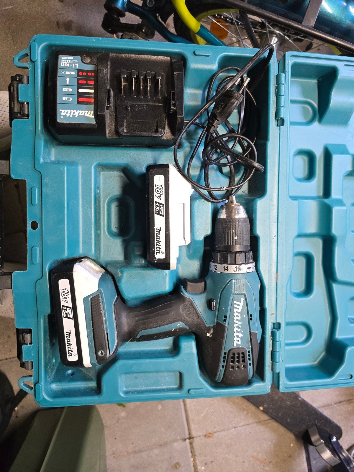Makita accu schroefmachine en boormachine incl doos en accu, Ophalen of Verzenden, Gebruikt, Boor- en Schroefmachine, Variabele snelheid