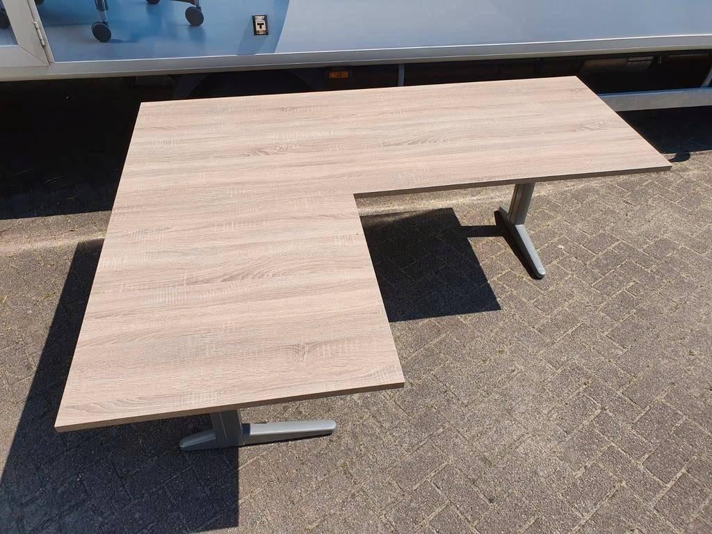 80x Ahrend Essa hoekbureau nw blad (links en rechts), In hoogte verstelbaar, Zo goed als nieuw, Ahrend, Info@ahrend.com