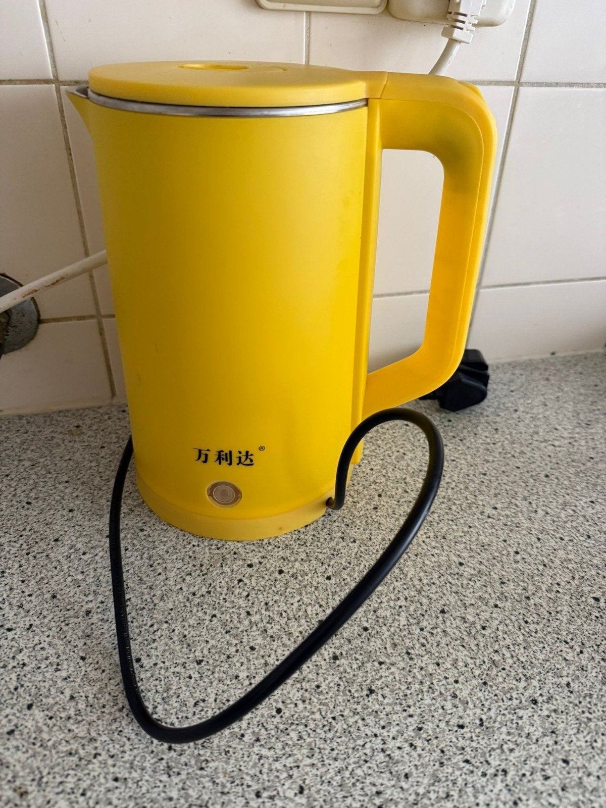 Gele waterkoker - 2.3L - Zo goed als nieuw, 2 liter of meer, Ophalen, Zo goed als nieuw