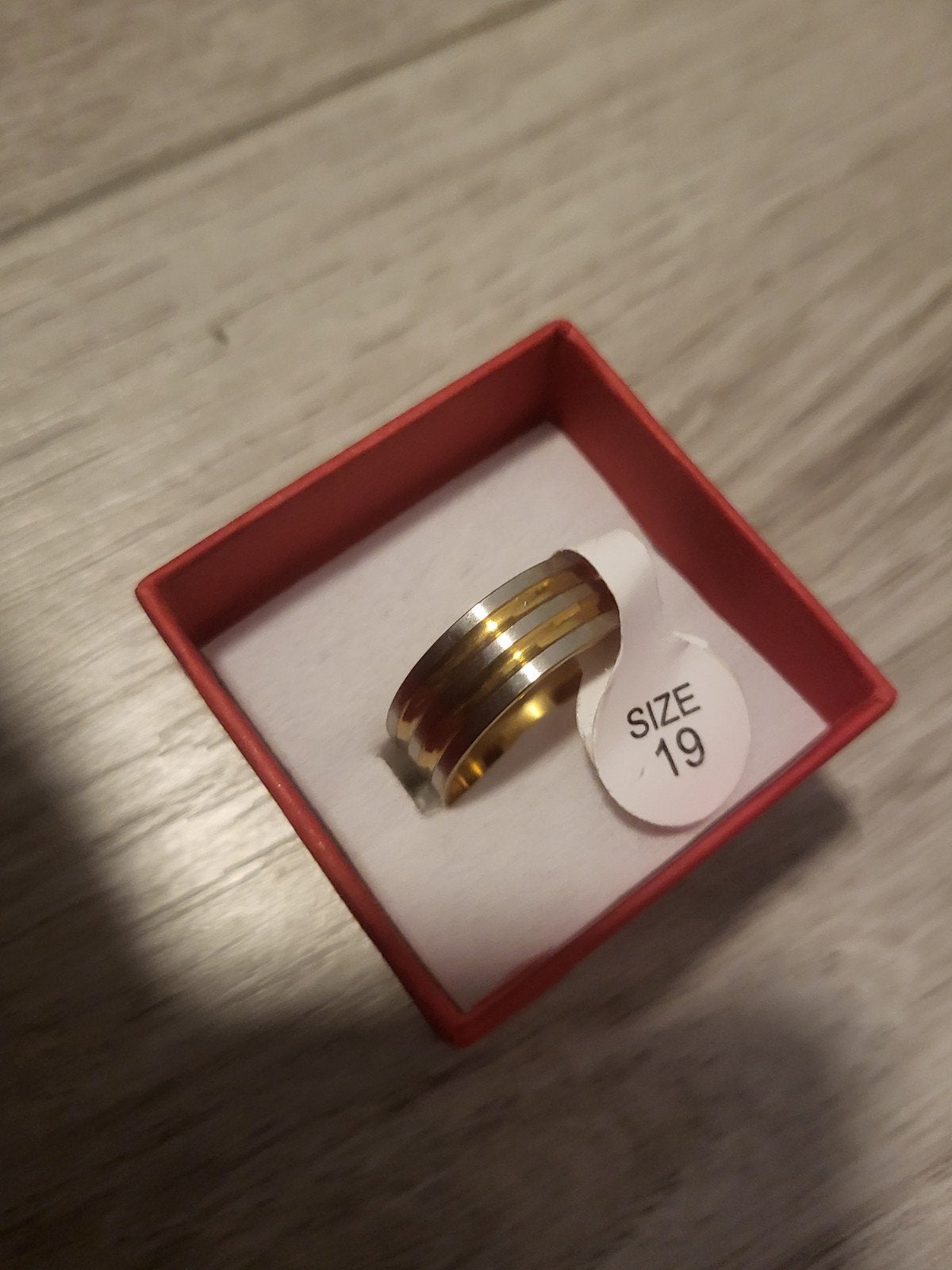 Nieuwe ring, maat 19, goud en zilverkleurig, Overige materialen, 19 tot 20, Nieuw, Ophalen of Verzenden