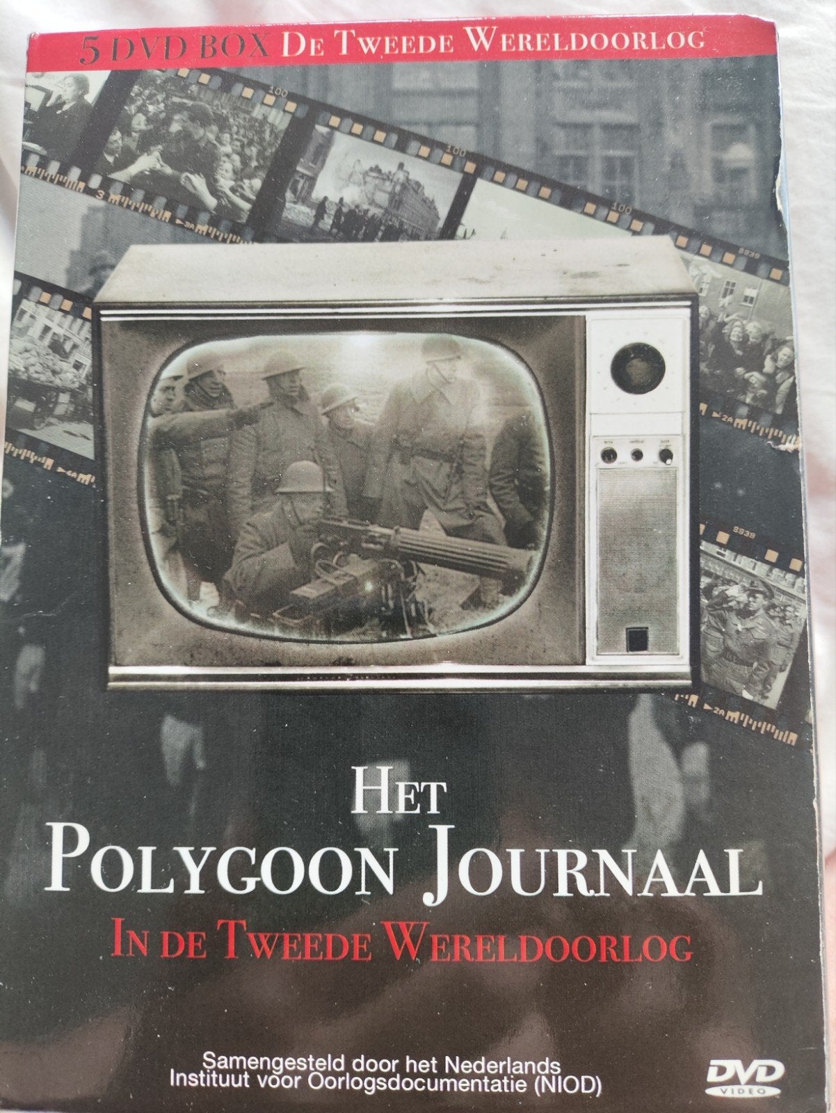Het Polygoon Journaal In De Tweede Wereldoorlog 5 DVD Box, Oorlog of Misdaad, Zo goed als nieuw, Vanaf 12 jaar, Inclusief doosje