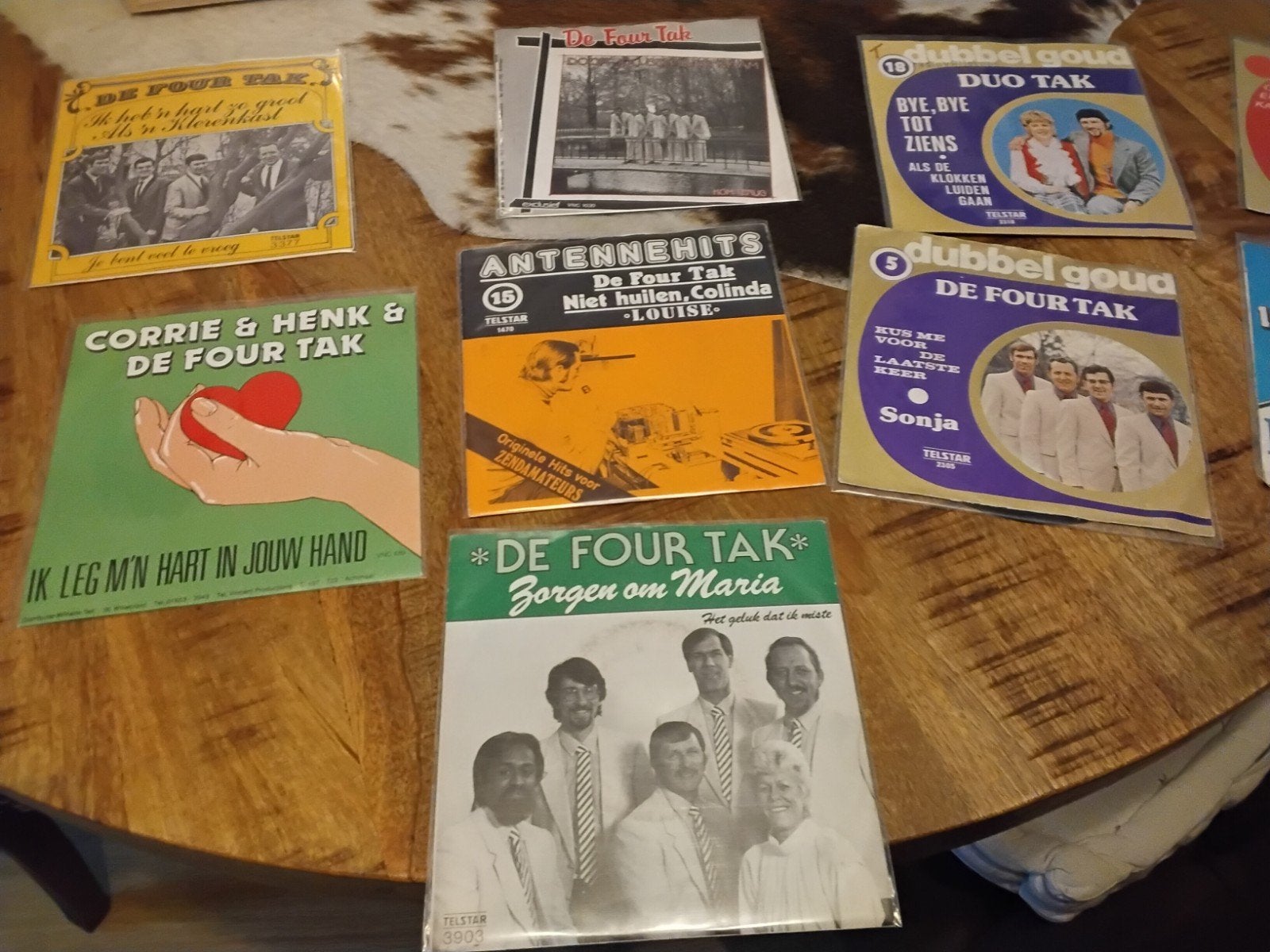 De Four Tak 11 vinyl singles origineel, Ophalen of Verzenden, Zo goed als nieuw, Overige formaten, Levenslied of Smartlap