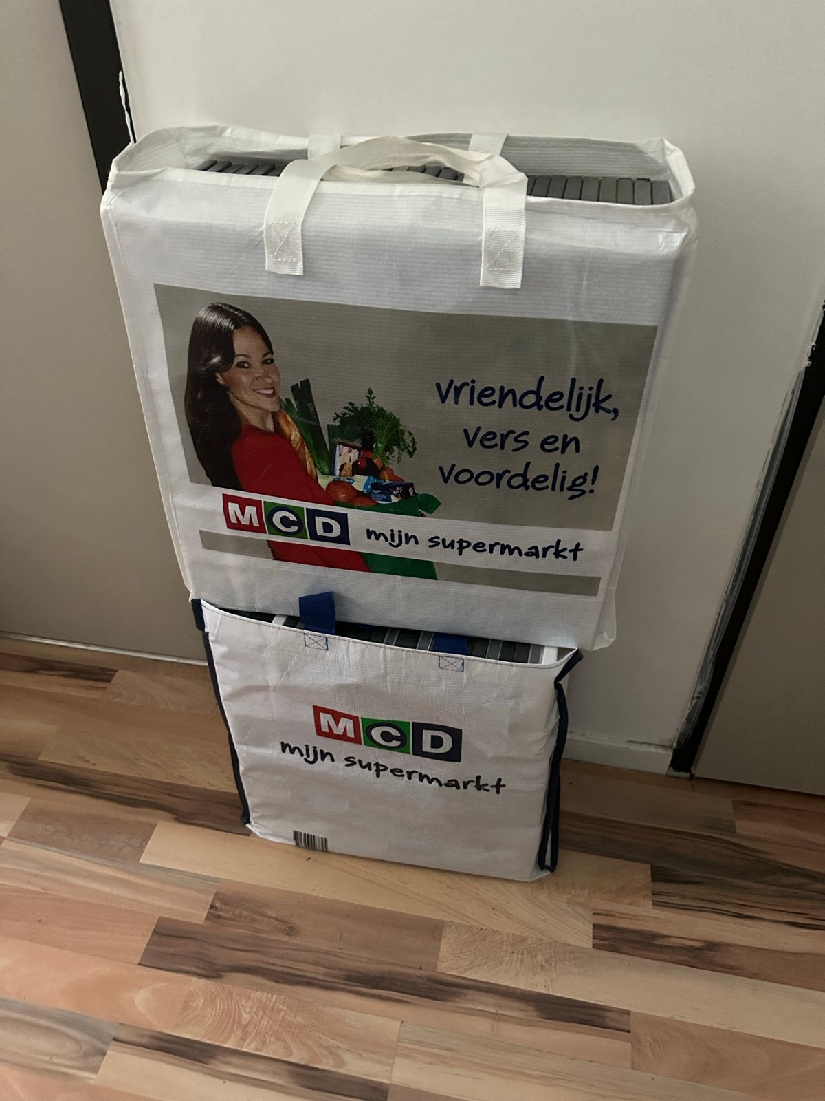 3 Bigshoppers met lege DVD-doosjes, Alle leeftijden, Ophalen, Gebruikt