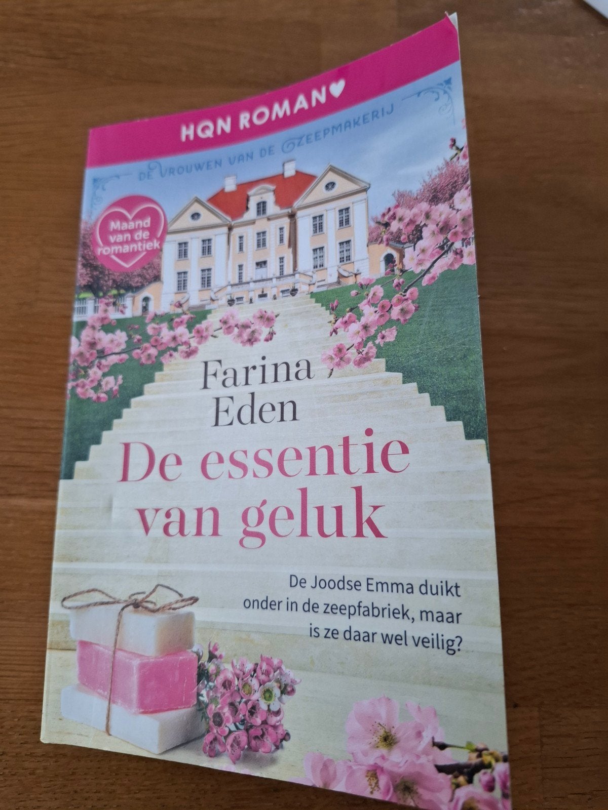 Farina Eden: De essentie van geluk - HQN Roman, Ophalen of Verzenden, Zo goed als nieuw, Nederland, Farina Eden