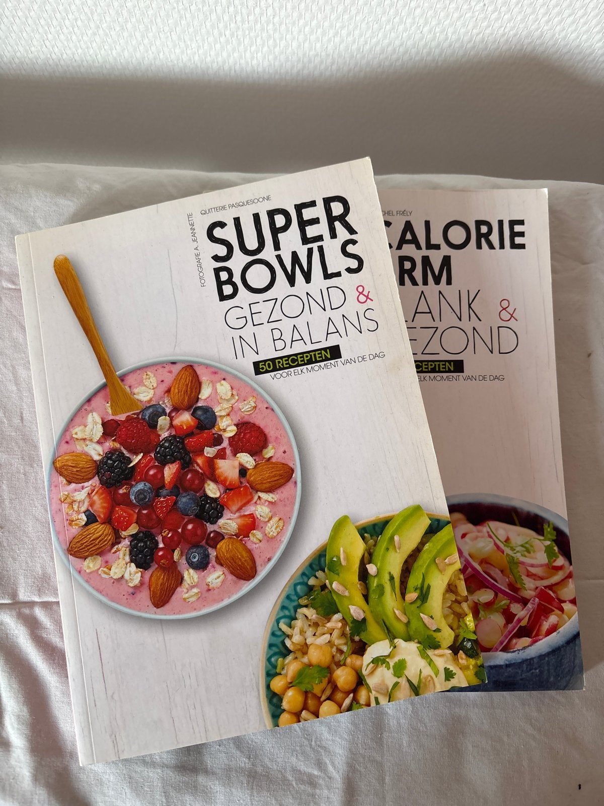 Kookboeken: Super Bowls & Calorie Arm Slank & Gezond, Ophalen of Verzenden, Zo goed als nieuw, Voorgerechten en Soepen, Gezond koken
