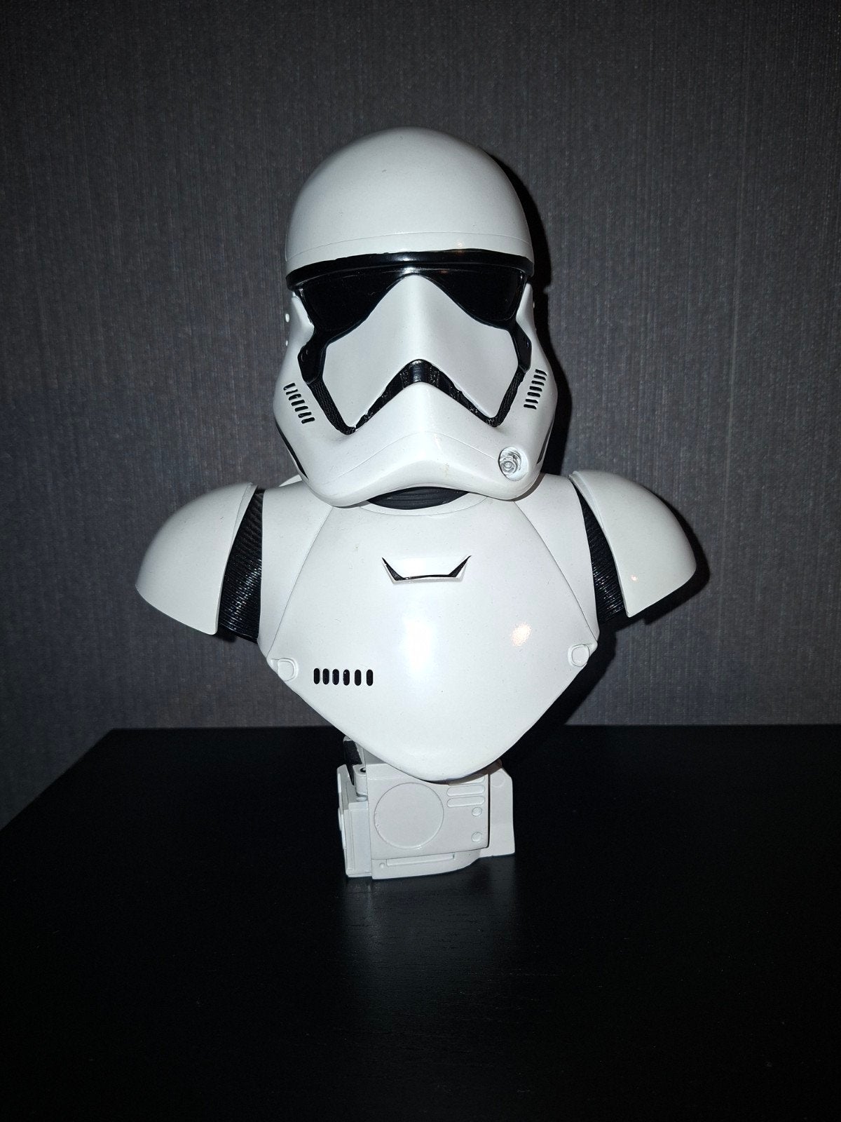 Star Wars First Order Stormtrooper Buste, Ophalen of Verzenden, Zo goed als nieuw, Beeldje of Buste