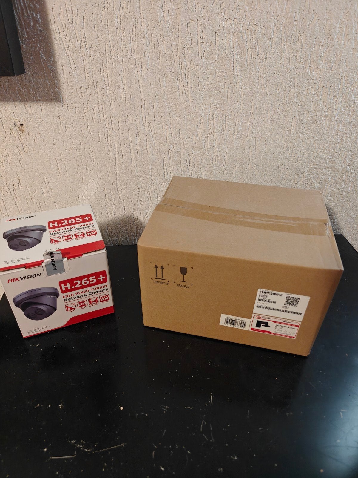 Hikvision DS-2CD2345FWD-I plus outdoor bracket, Ophalen of Verzenden, Zo goed als nieuw, Buitencamera