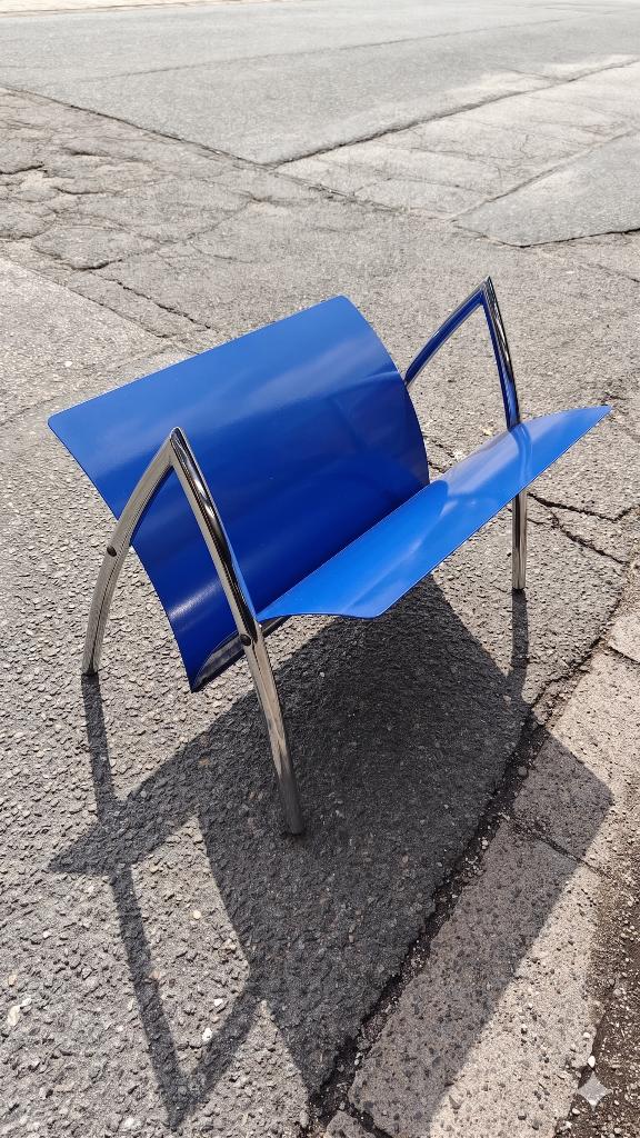 tijdschriftenrek postmodern chroom / blauw, Huis en Inrichting, Woonaccessoires | Krantenbakken en Lectuurbakken, Ophalen of Verzenden