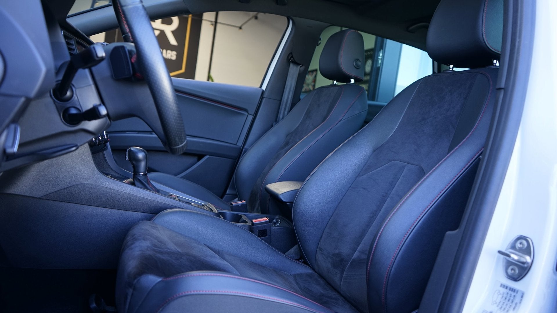 Seat Leon 1.5 TSI FR Ultimate Edition Black Sky AUTOMAAT-ACC, Zwart, 4 cilinders, 150 pk, 620 kg