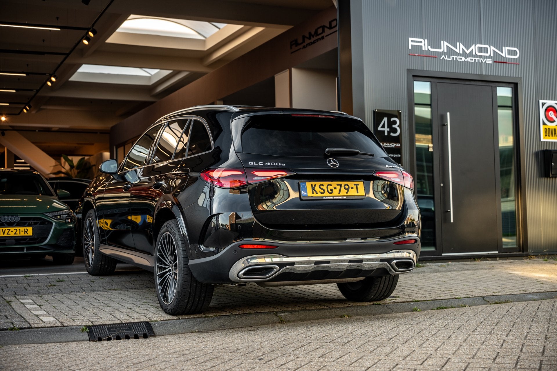 Mercedes-Benz GLC-klasse 400e 4MATIC AMG |Luchtvering|Pano|B, Auto's, Automaat, Gebruikt, 2255 kg, Zwart