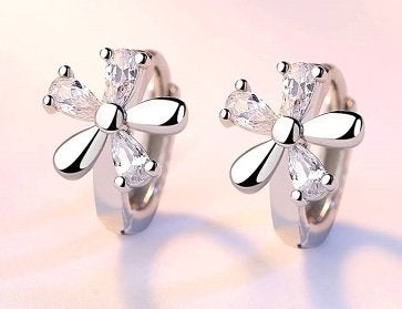 Zirkonen bloemen 925 zilveren oorbellen, Nieuw, Ophalen of Verzenden, Met edelsteen, Knopjes of Stekers