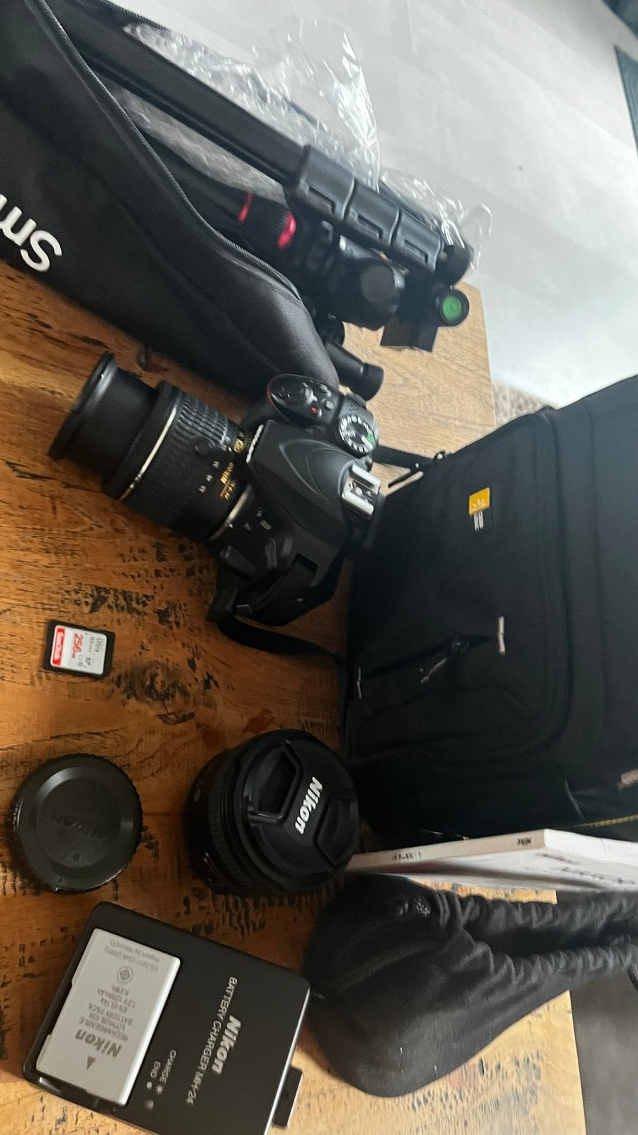 Nikon D3400 spiegelreflexcamera met 2 lenzen en accessoires, Ophalen, Spiegelreflex, Zo goed als nieuw, 4 t/m 7 keer