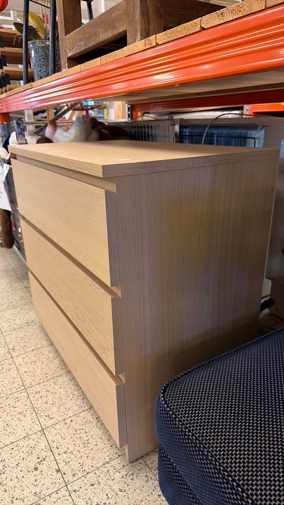 Mooie houten kast met 3 lades, ., Eikenhout, Zo goed als nieuw, .