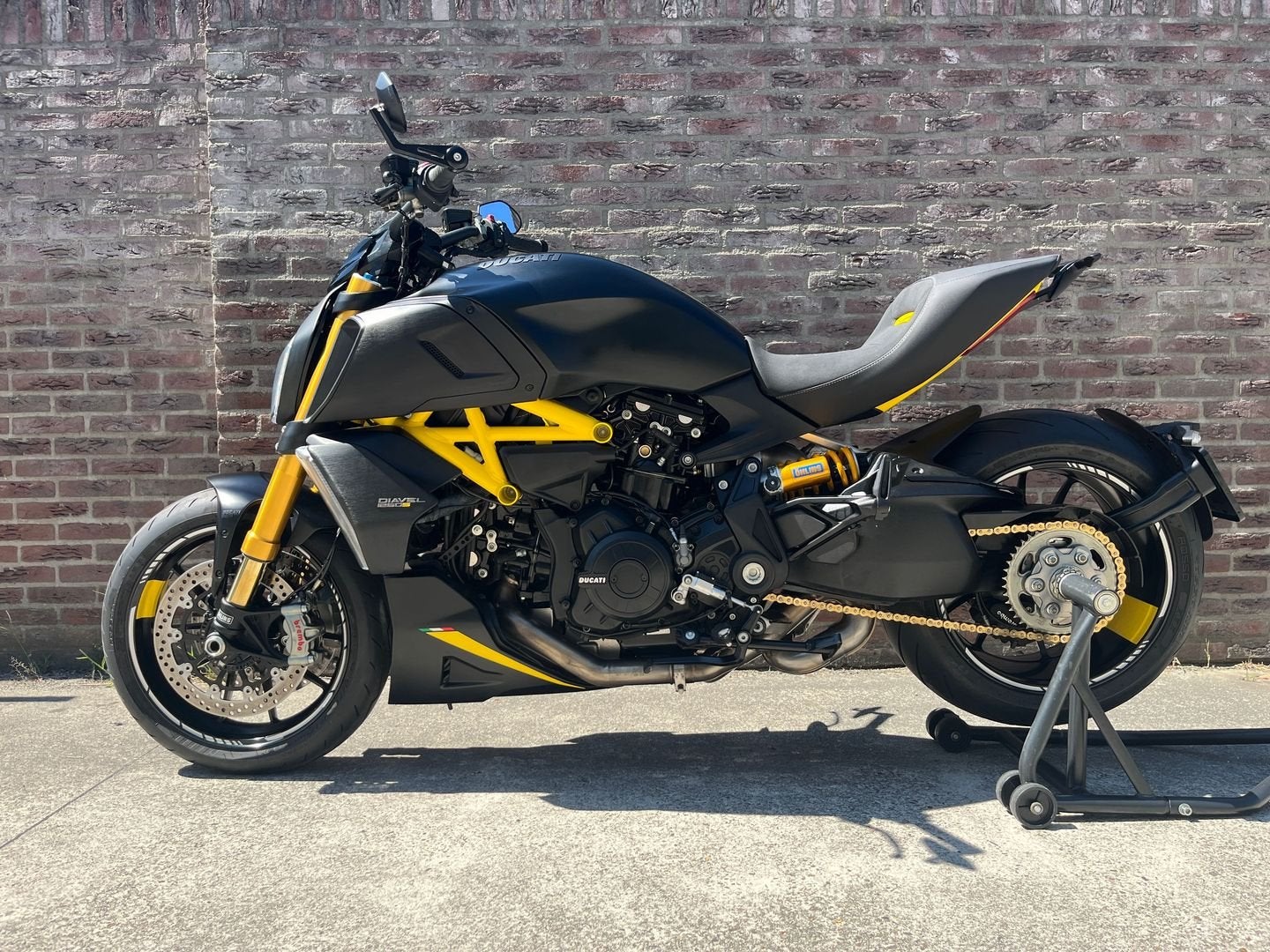 DUCATI DIAVEL 1260 S (bj 2022) gelim. Black & steel 17300 km, DUCATI, 2 cilinders, Motorrijbewijs A, Bedrijf