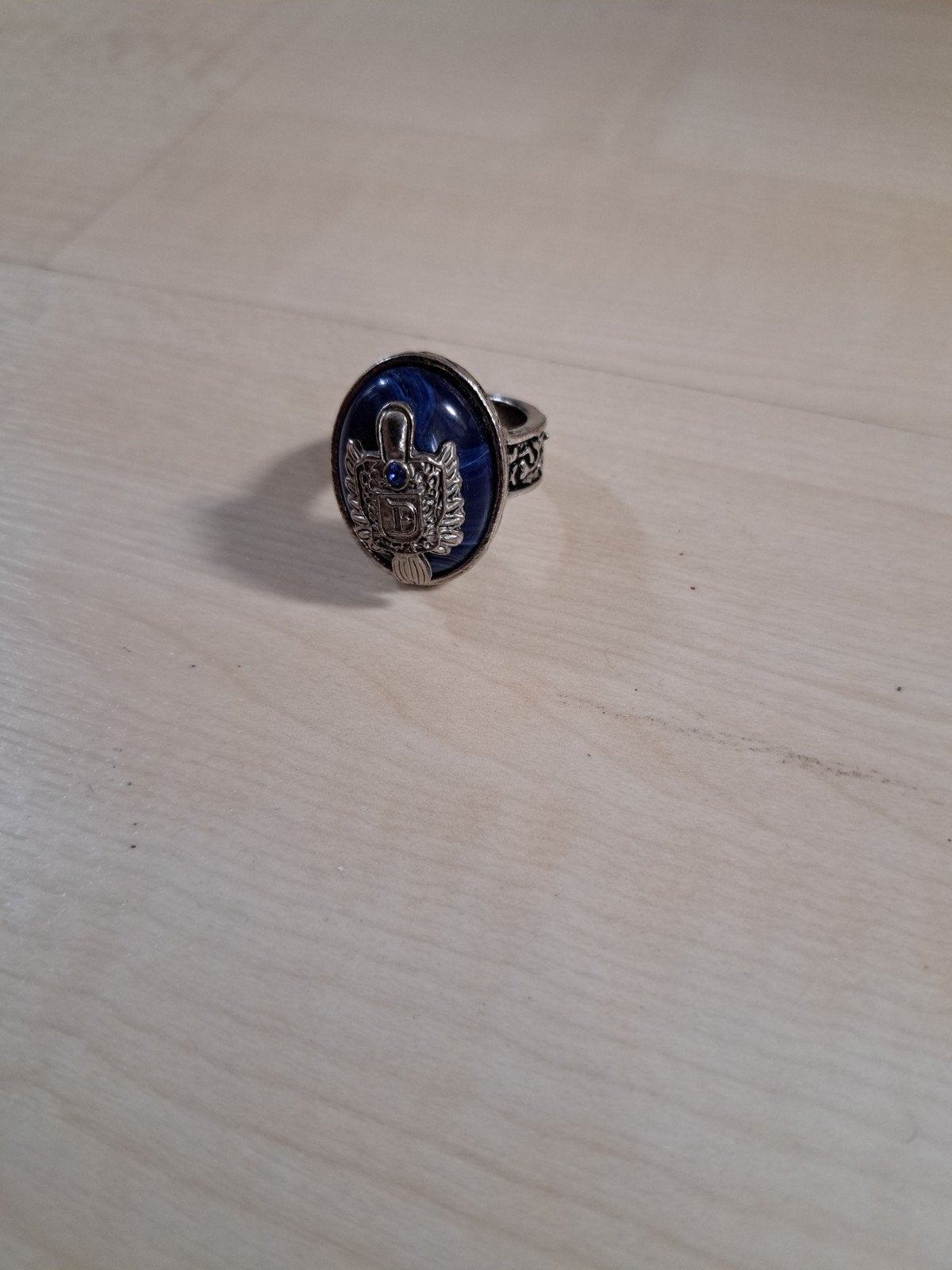 Vampire diaries ring Damon, Ophalen