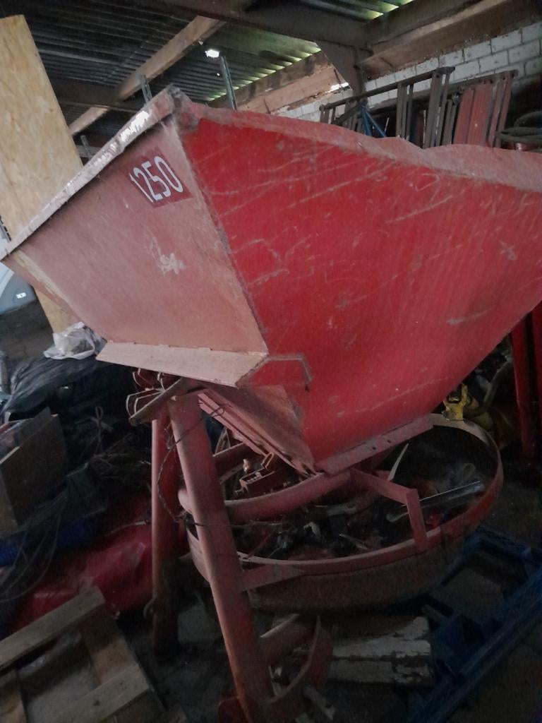 Gebruikte kunstmeststrooier 1250 liter, Ophalen of Verzenden
