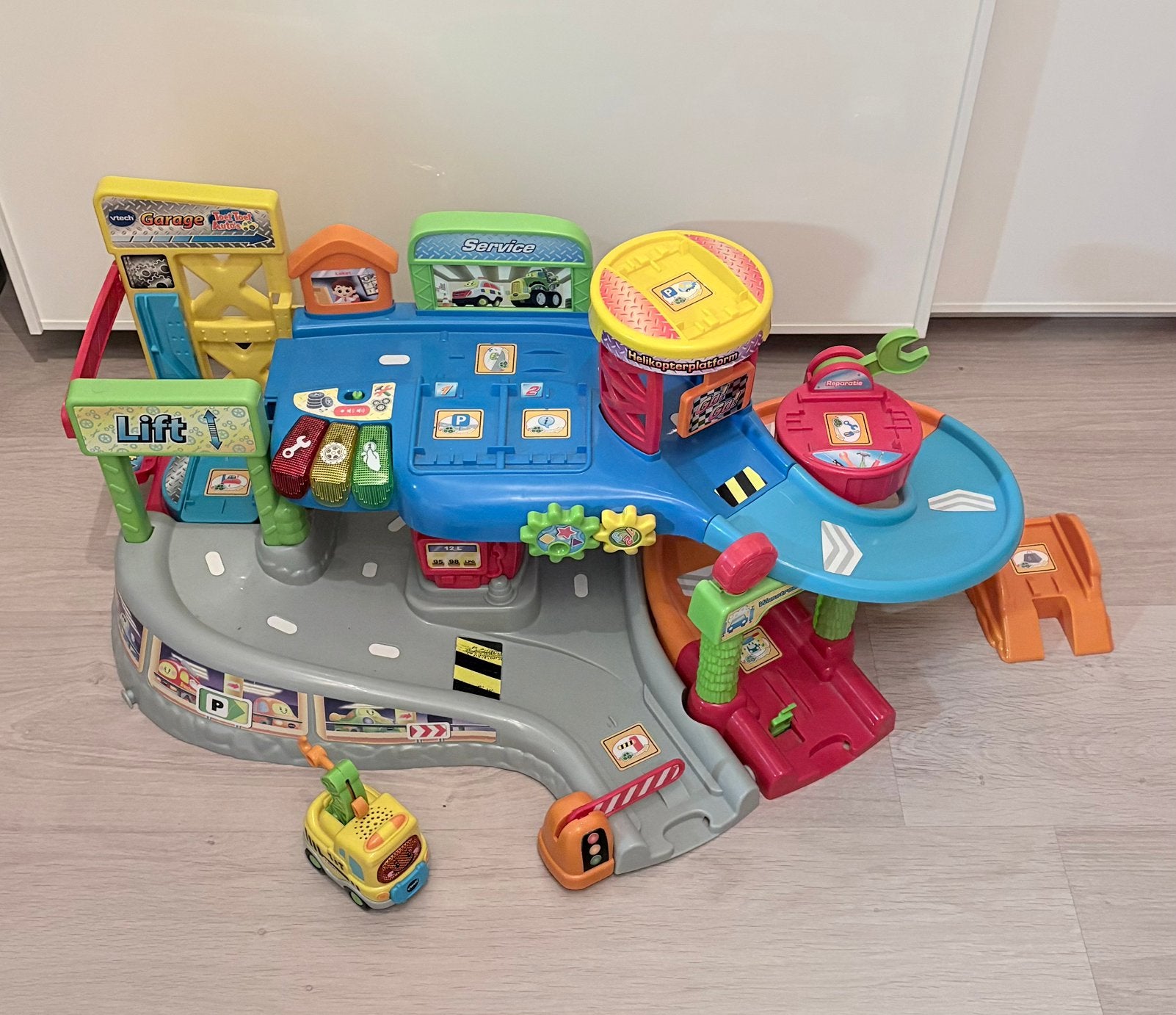 VTECH toet toet garage met teun takelwagen, Ophalen, Zo goed als nieuw, 2 tot 4 jaar