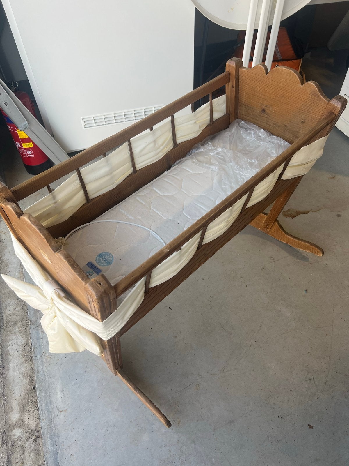 Vintage houten wieg met matras, Kinderen en Baby's, Ophalen, Gebruikt, Wieg
