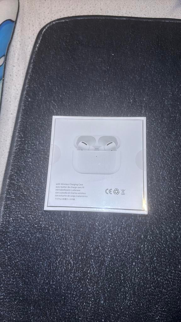 Gloednieuwe AirPods, Verzenden, Zo goed als nieuw