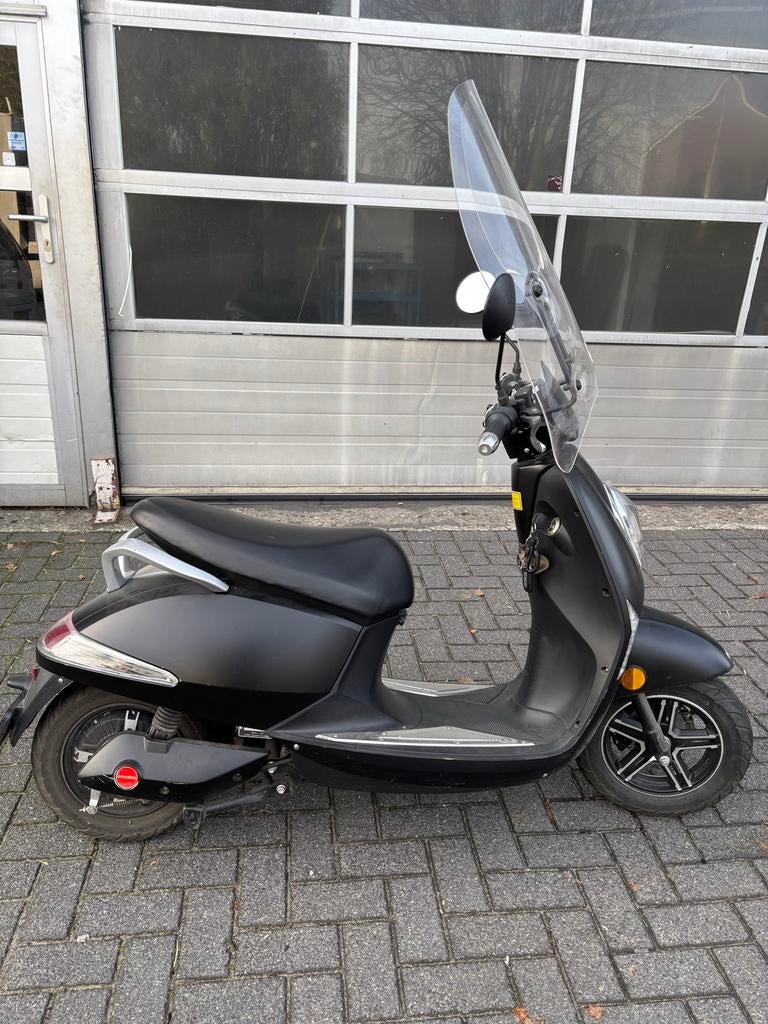 Monasco Elektrische Scooter - ZGAN + Gratis Helm!, Fietsen en Brommers, Ophalen, Zo goed als nieuw, Elektrisch, Overige merken