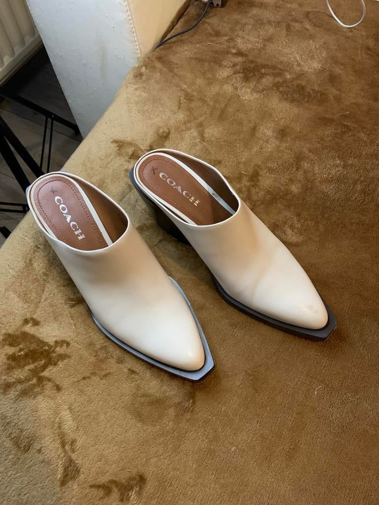 Elegante Coach Muiltjes - Maat 38.5, Kleding | Dames, Schoenen, Ophalen of Verzenden, Gedragen, Beige, Sandalen of Muiltjes