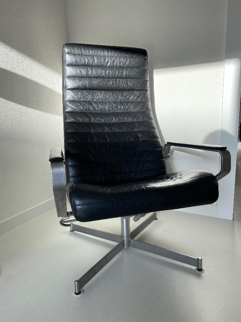 Zwart leren fauteuil van Bolia, Ophalen, Deens, 75 tot 100 cm, Zo goed als nieuw