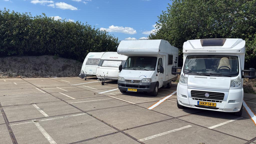 stalling, Caravans en Kamperen