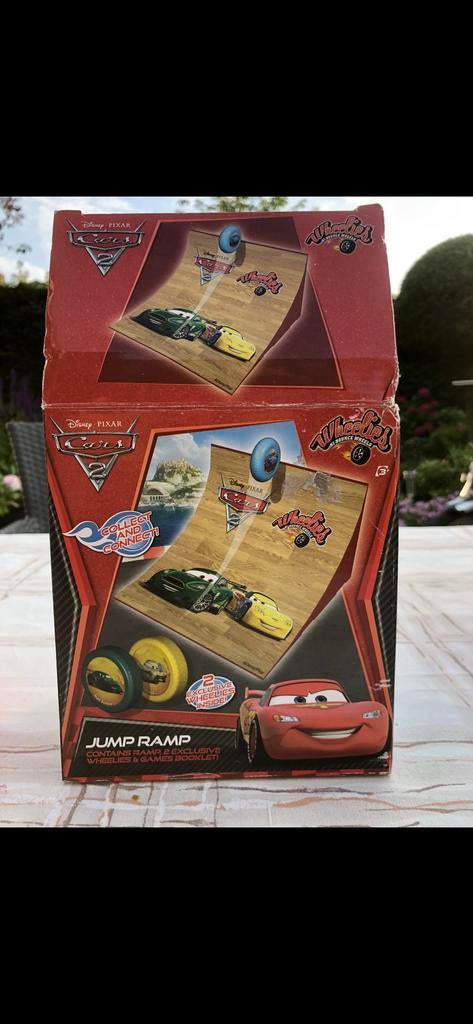Disney Cars Jump Ramp met 4 extra Wheelies, Ophalen, Gebruikt