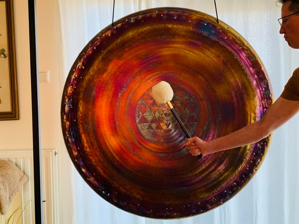 Beautiful 47" Shiri Yantra Grotto Sonora Gong, Stand and Bag, Ophalen, Zo goed als nieuw