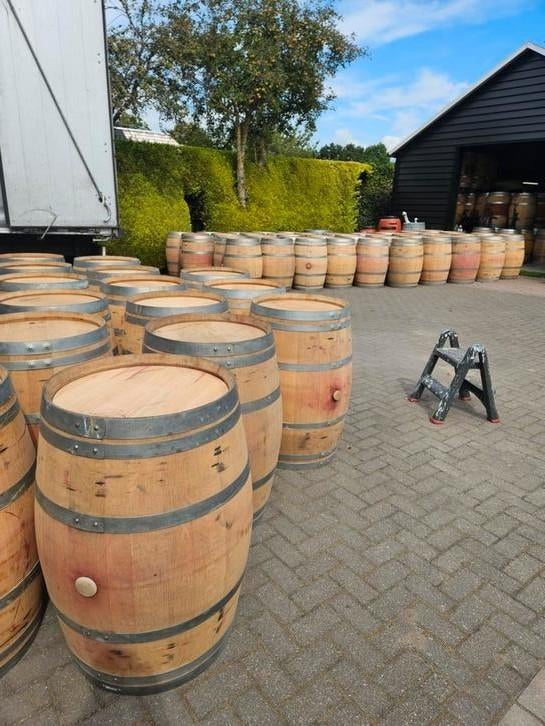Regentonnen wijnvaten  wijnvat eikenhoutenregenton dompelbad, 150 liter of meer, Ophalen of Verzenden, Zo goed als nieuw, Hout