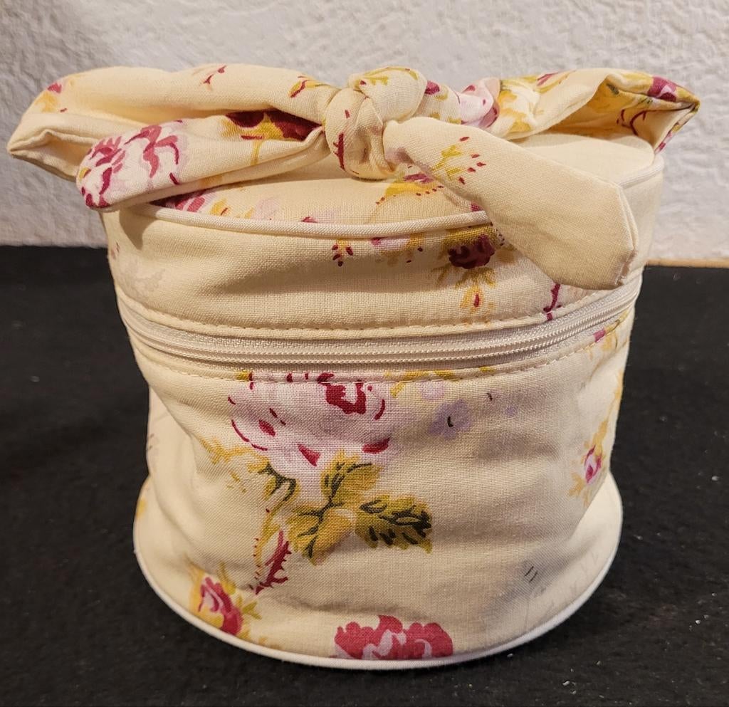 Charmant ronde beautycase ø 16 cm, Ophalen of Verzenden, Nieuw, Overige materialen, Pot, Bus of Blik
