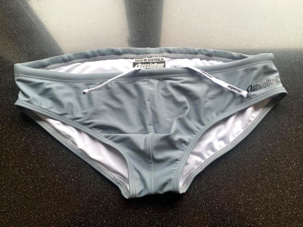 zwembroek grijs maat M, Kleding | Heren, Badmode en Zwemkleding, Ophalen of Verzenden, Grijs