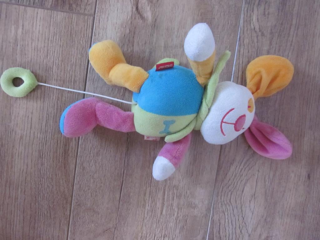 Tiamo pluche vrolijk gekleurde pluche hond muziek knuffel, Ophalen of Verzenden, Zo goed als nieuw, Hond