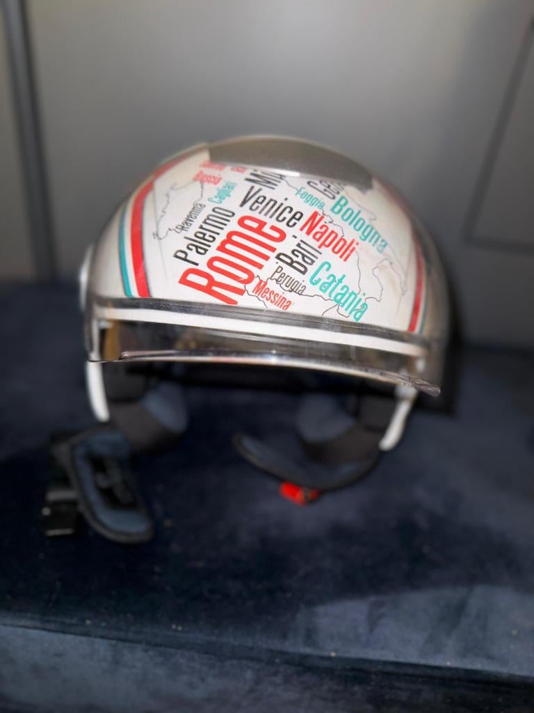 Mooi helm z.g.a.n, Fietsen en Brommers, Brommerhelmen, Ophalen, Zo goed als nieuw